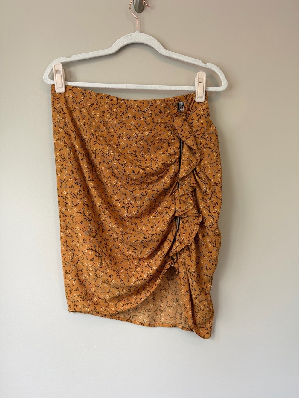 VGUC Veronica Beard Spencer Skirt Sz 8 Mustard Floral Ruched Wrap Mini